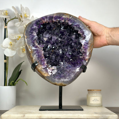 Amethyst-Kristallcluster XL mit massiv gewachsener Kristallstruktur