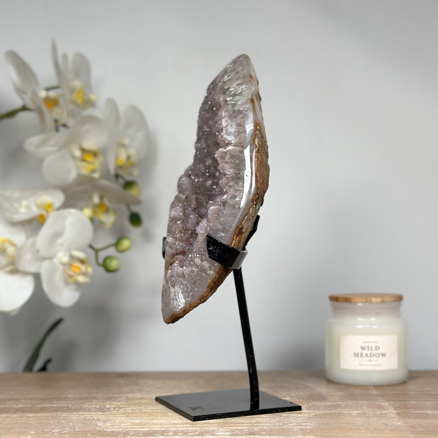 Rosa Zuckerquarz-Geode mit zart schimmernder Kristalloberfläche, in exklusiver Premiumqualität