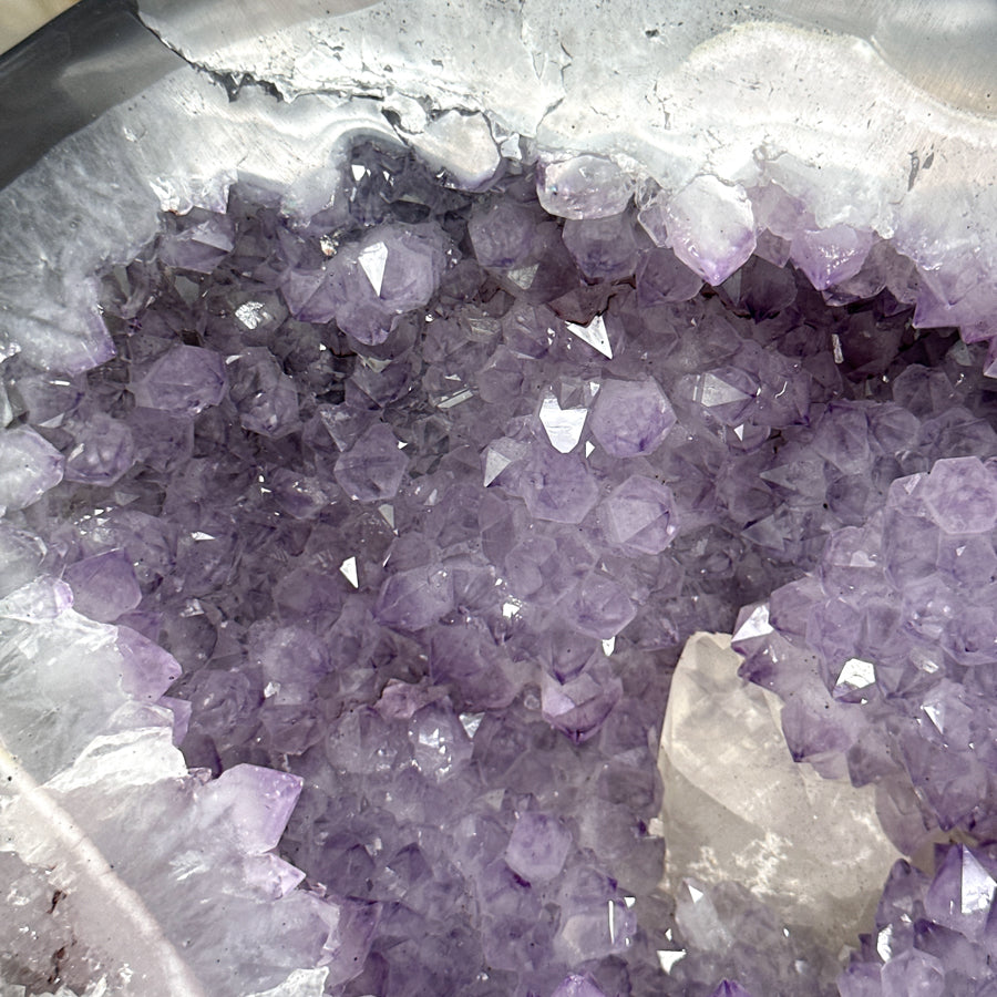 Blaue Achat-Geode groß mit fantastischer Kalzit-Formation