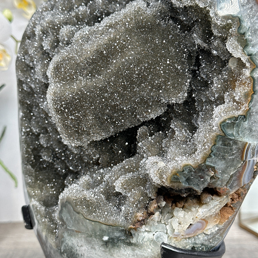 Grünes Quarz-Druzy-Exemplar mit fein kristalliner Oberfläche, in exklusiver Premiumqualität