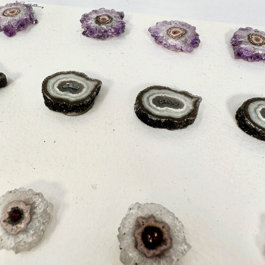 Amethyst-Jaspis-Quarz-Stalaktiten-Scheiben mit konzentrischer Mineralstruktur