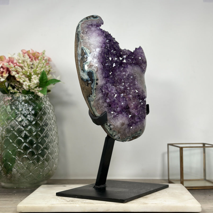 Amethyst-Cluster groß mit harmonisch schimmernder Kristallstruktur