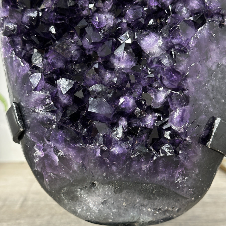 Amethyst-Kristall mit klar definierter Spitze, in ausgewählter Spitzenqualität