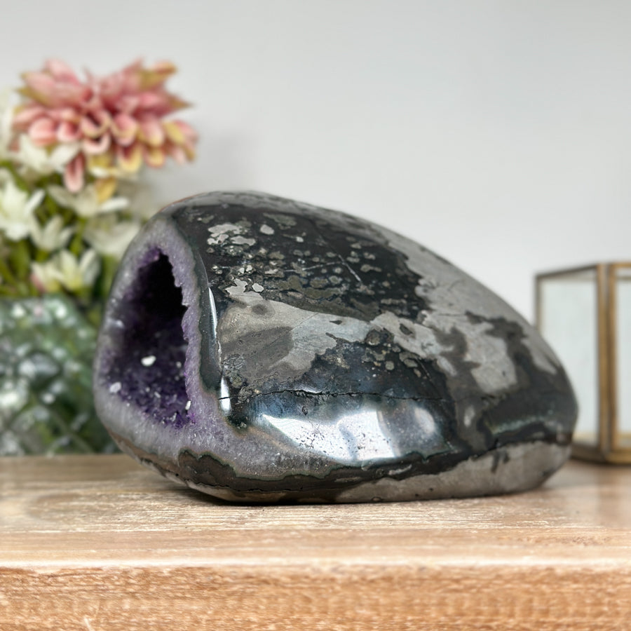 Amethyst-Achat-Geode mit ausgeprägter Druzy-Kristallkammer