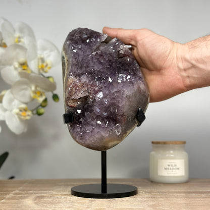 Amethyst-Cluster mit markanter Kalzitbildung