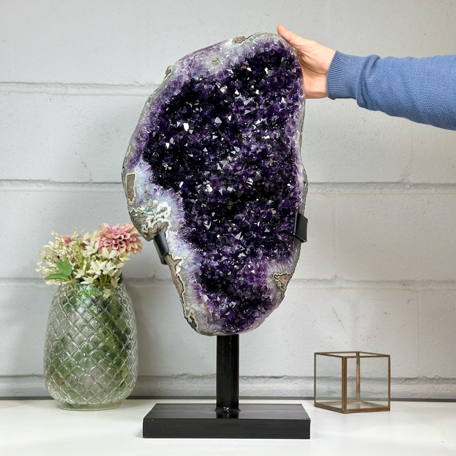 Amethyst-Kristallcluster XL mit kompakt verdichteter Kristallmasse, in exklusiver Premiumqualität
