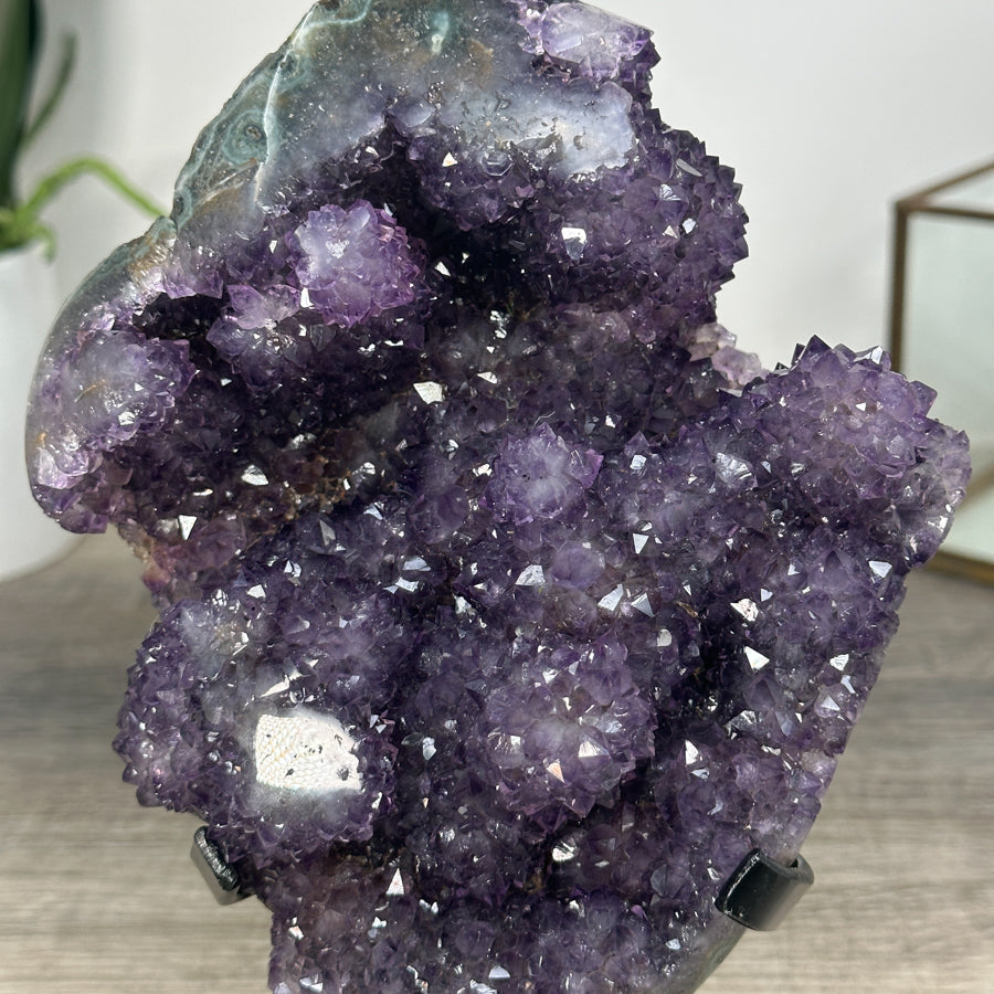 Amethyst-Cluster mit dicht besetzter Tropfsteinstruktur