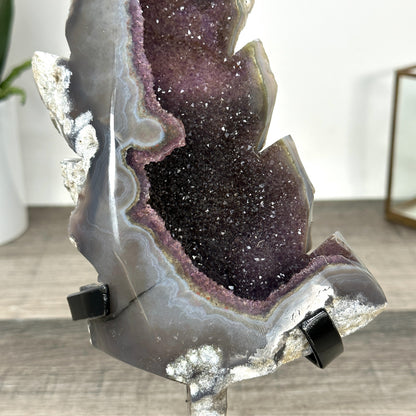 Amethyst-Blatt mit filigranen Linien und Achat-Maserung